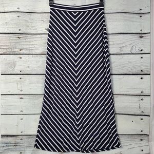 LOFT Petites Maxi Skirt XXSP Navy White Chevron Stripe Rayon Stretch Long Skirt